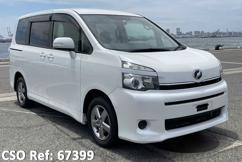 Toyota / Voxy 2013
